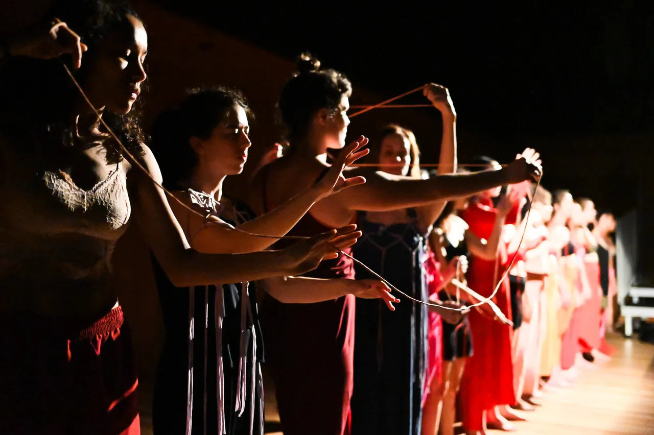 Cena de CORAÇÃO NA MÃO, foto 5 de 13. Foto: Taís Monteiro.