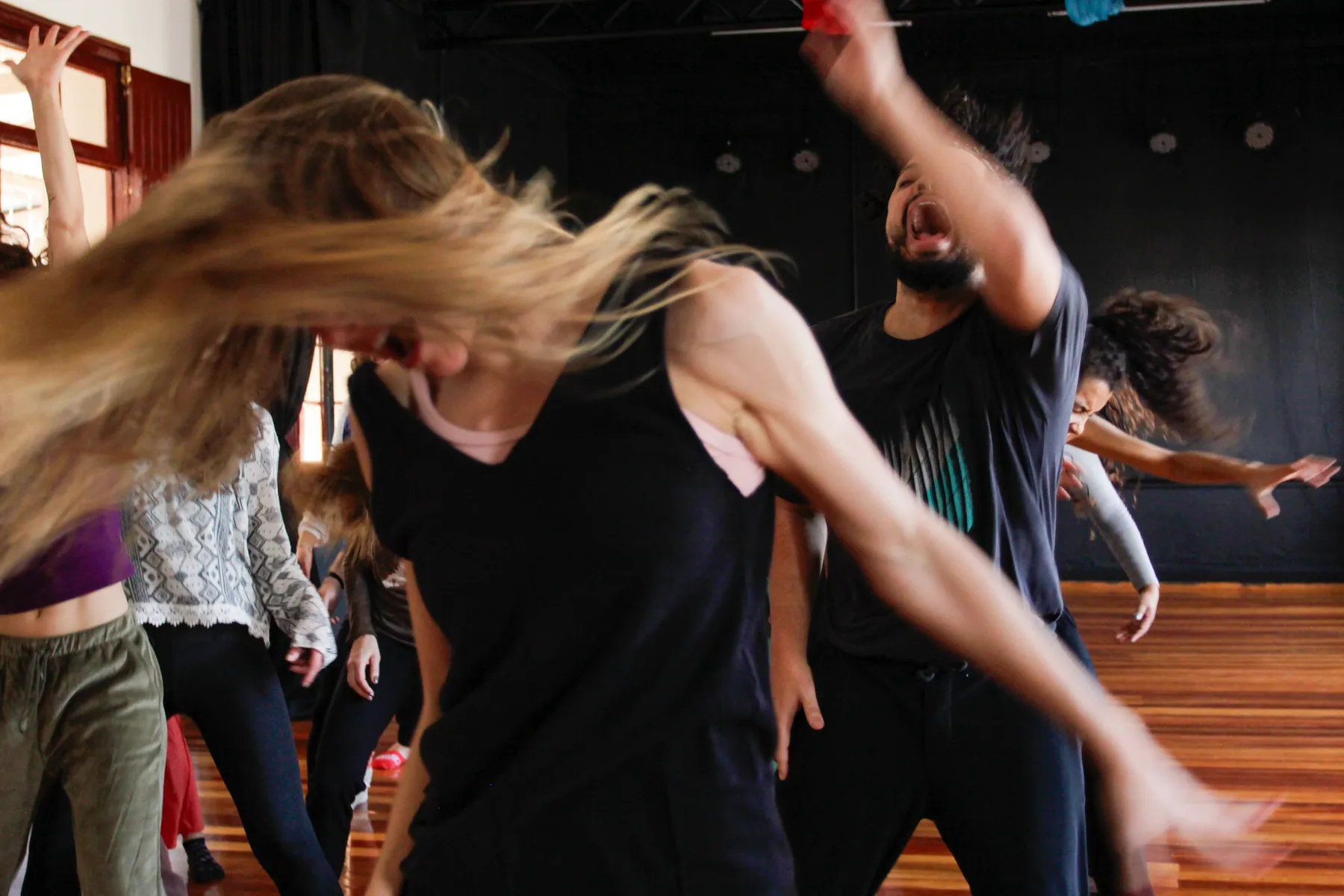 Aula de dança da Suculentas. Foto: Caio Amon.